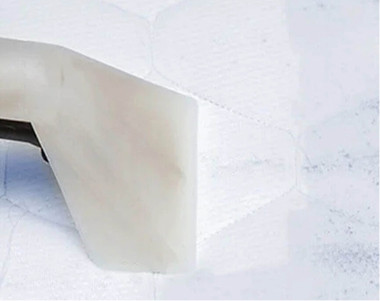 Cleaning solutions is injected to the mattress fibre